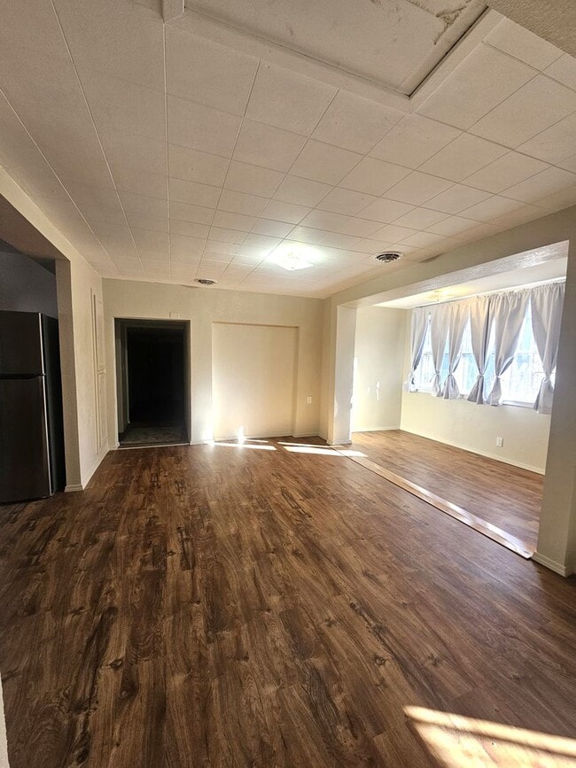 Photo - 4 Bedrooms, 2 Bathrooms with a Fenced Yard