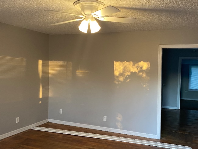 Photo - 4704 Massie St