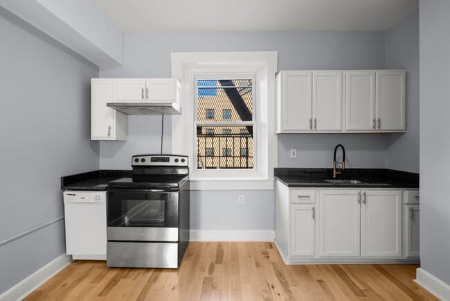 Building Photo - 112 W Mulberry St