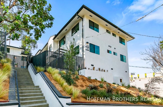 Building Photo - 233 Lucas Ave