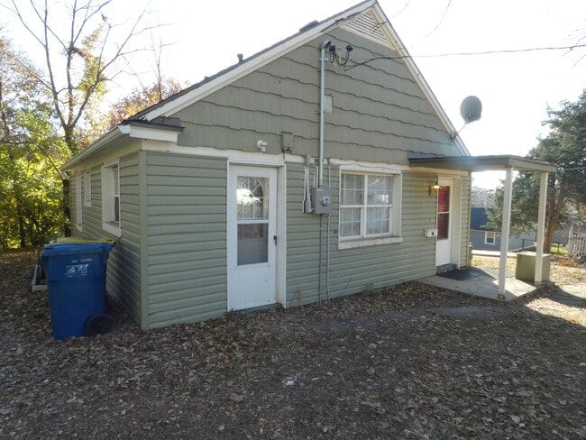 Photo - 220 Corbin St