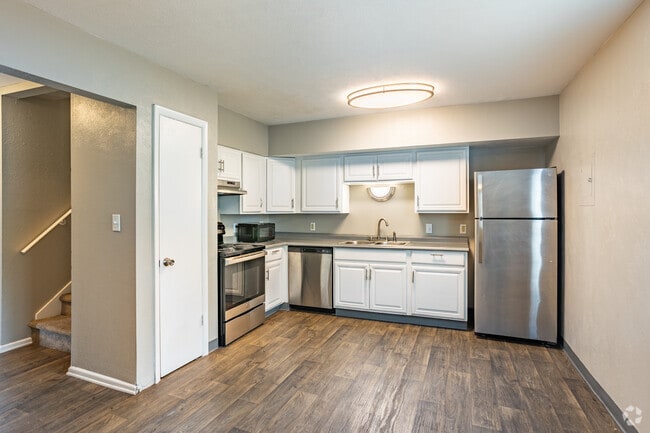 2BR, 1.5BA - 1,120SF - Kitchen - Forest Cove