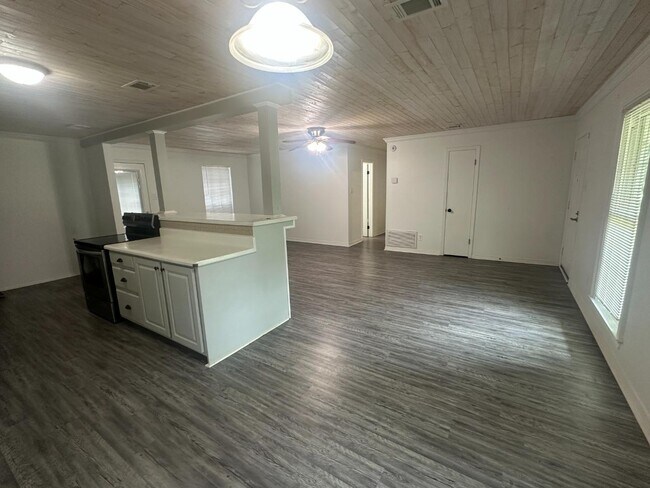 Photo - 10113 Winston Dr N