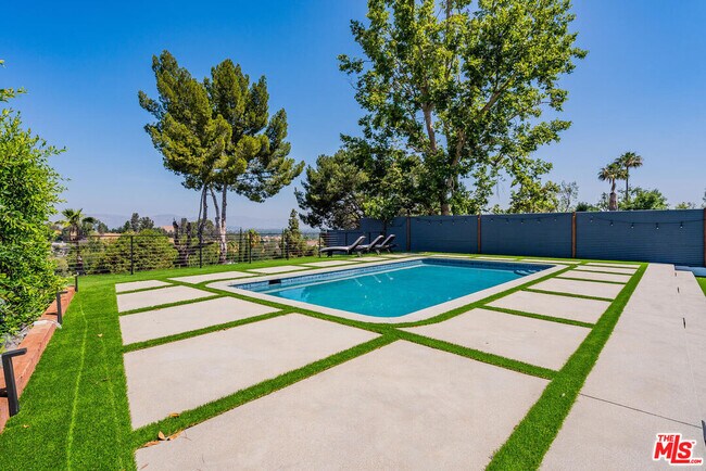 Photo - 5835 McDonie Ave