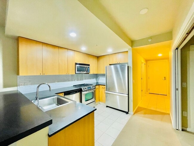 Photo - 1 Bedroom Condo 2 Blocks from Waterfront!