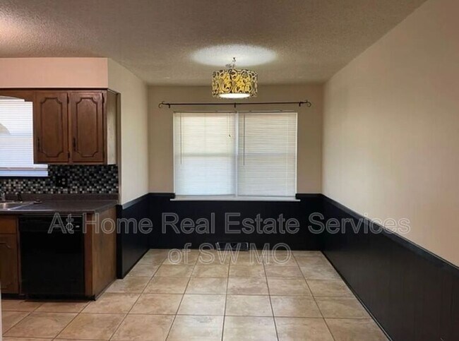 Photo - 2546 S McCann Ave