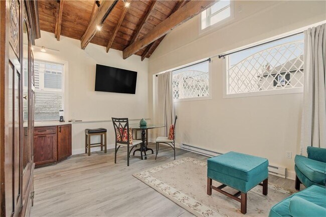 Building Photo - 98 Kay St