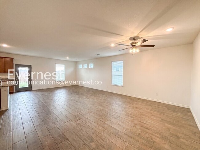 Photo - 2215 Hornbeam St