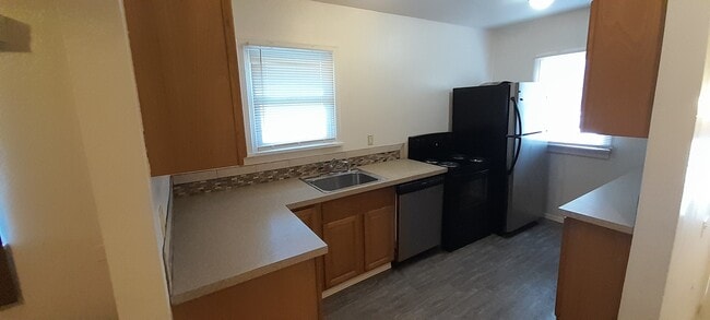 Cocina (a) - 4620 N Wall St