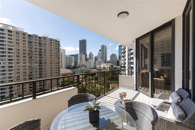 Photo - 520 Brickell Key Dr Unidad A1207