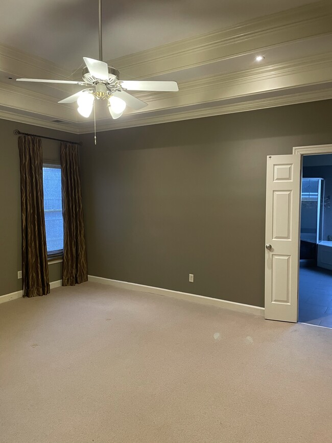 Photo - 805 W Suggs Dr