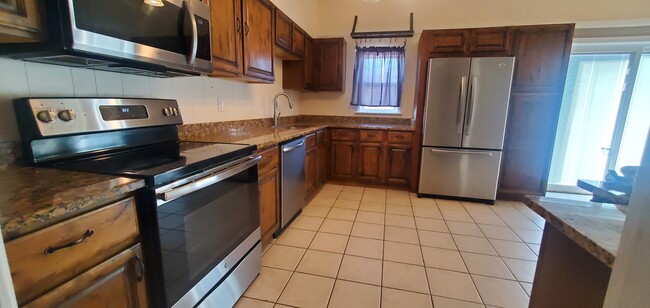 321 W 7th St