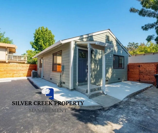 Building Photo - Move-In Ready Renovated 2BR in Sought-After Downtown Pleasanton