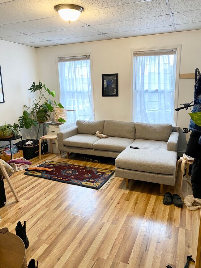 Building Photo - 160 Otis St Unit 1