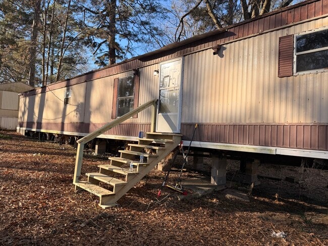 Building Photo - Trailer 9