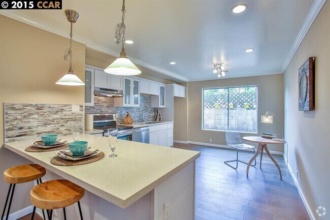 Building Photo - Gorgeous, Massive, 1BR/1BA, Fully Updated,... Rental