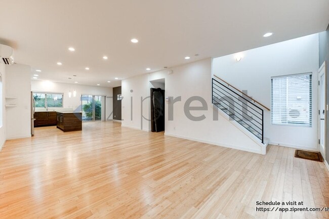 Photo - 321 21st Ave