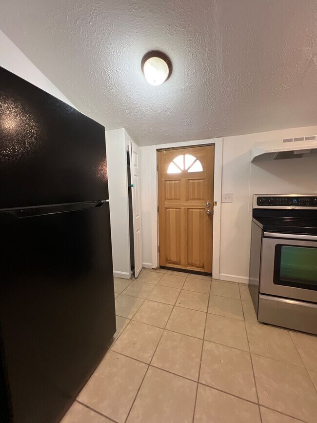 142.5 N Russell St