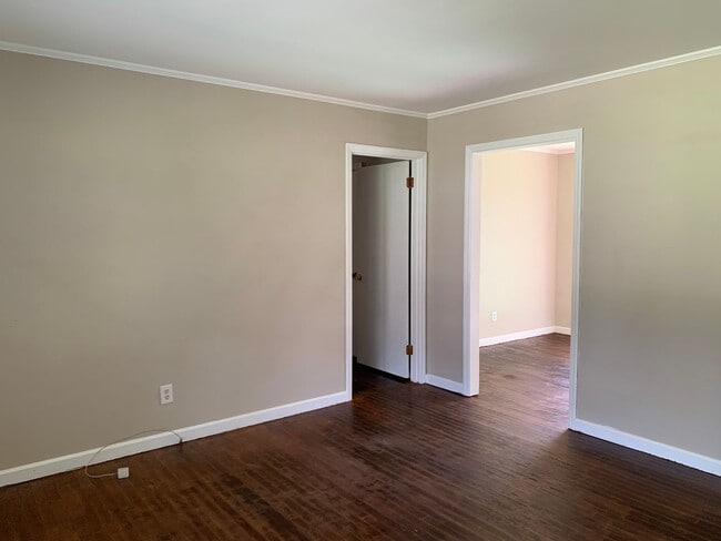 3240 Commodore Dr