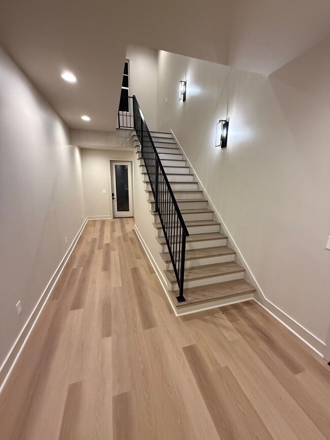 Photo - 3 Bed 3 Bath Flat