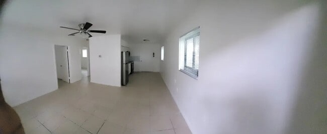Building Photo - 308 NW 5th Ter Unit 1