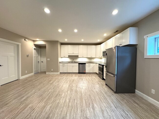 Photo - Downtown - Contemporary Apartment minutes ...