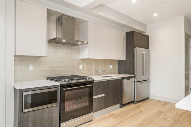 Building Photo - 240 Parker Hill Ave Unit 1