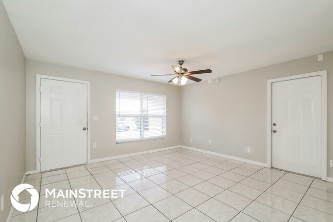 Photo - 425 Danube Way