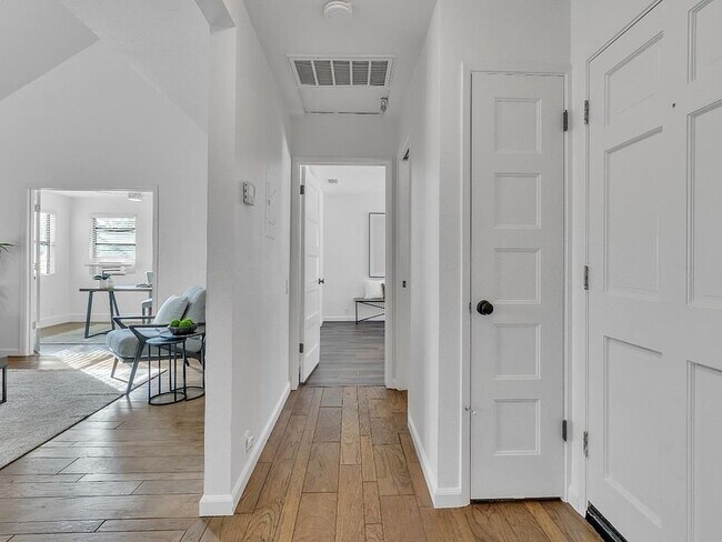 Photo - 2410 G St Unidad 12