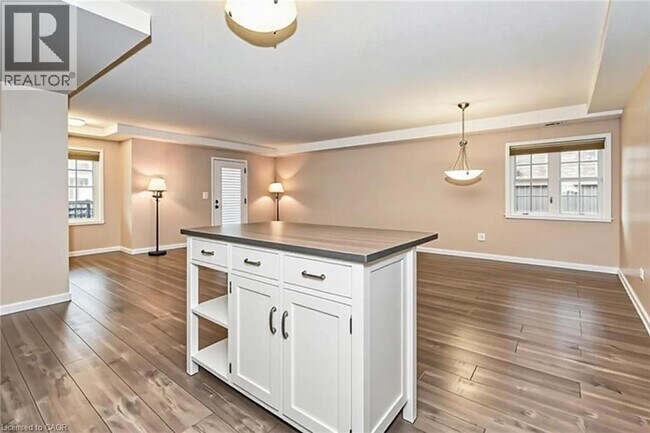 Photo - 255 Maitland St Unit 1D