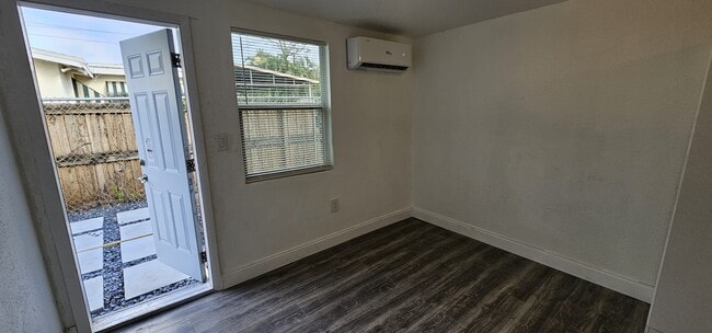 Photo - 3328 Wilson St