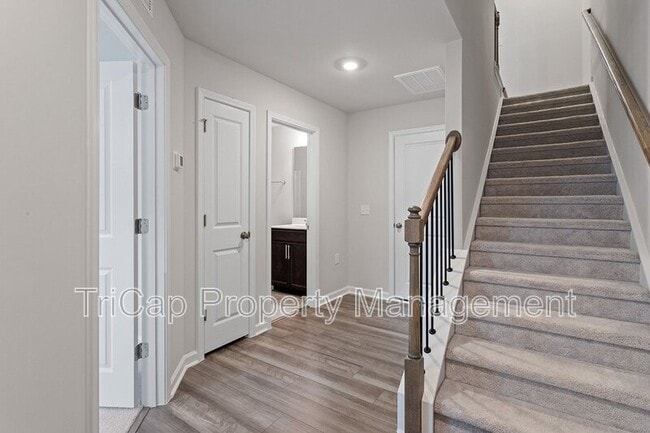 Photo - 328 Hemley Trl