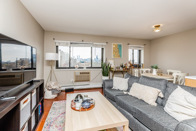 Building Photo - 607 W Wrightwood Ave Unit 815 Rental