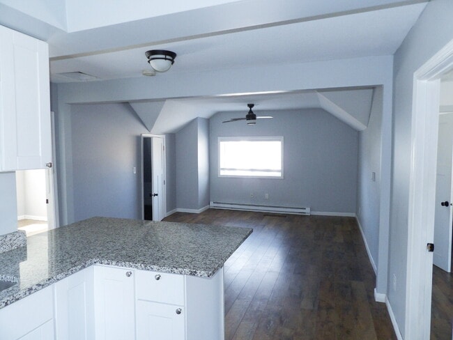 Building Photo - 1 Bed + Extra Room Upper Level Unit in East Harriet Duplex