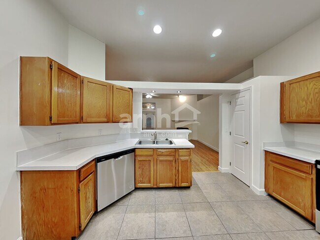 Photo - 4539 Antler Hill Dr E