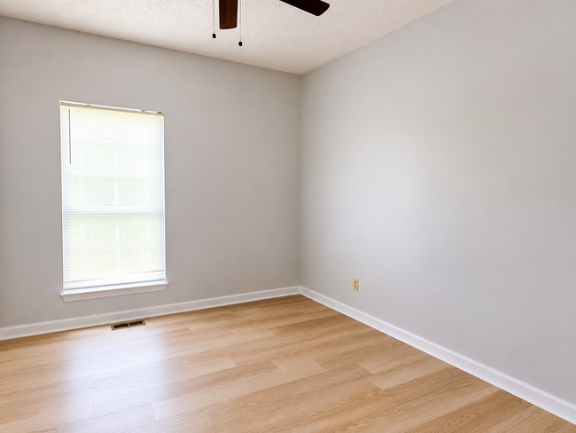 Photo - 127 Amberwood Dr