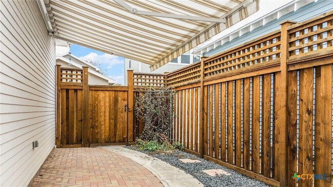 Photo - 653 Center Green