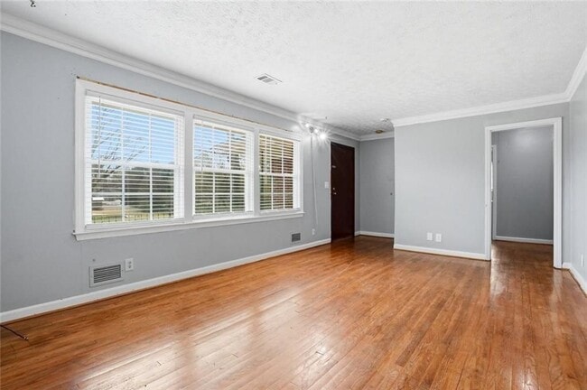 Photo - 5205-5205 Five Forks Trickum Rd SW