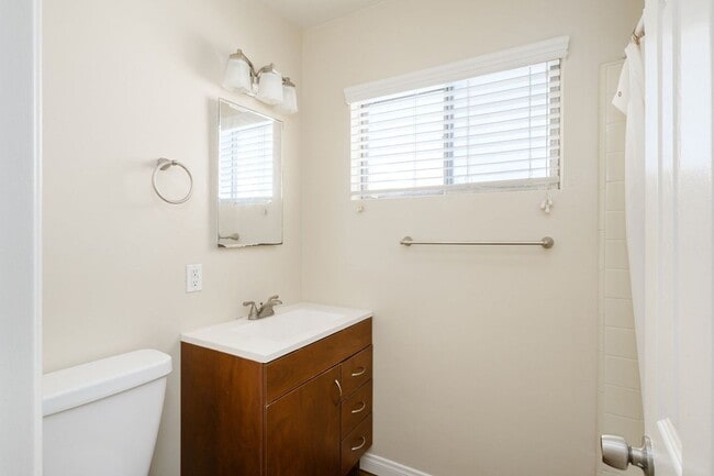 Photo - Pacific Beach 2 Bedroom Only a Few Blocks From The Water Unit 1124