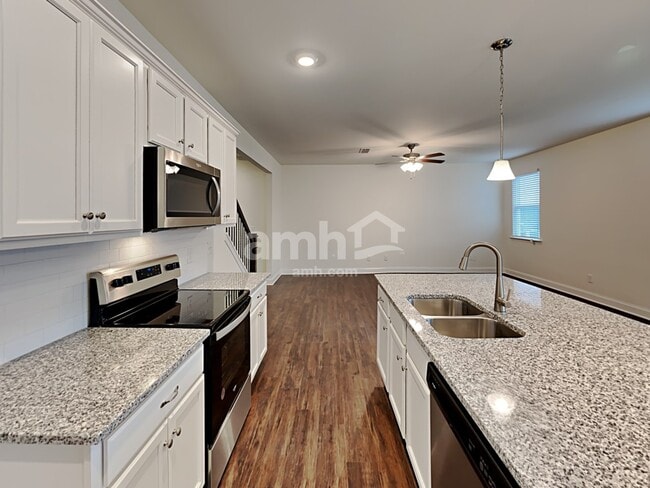 Photo - 825 Headland Way