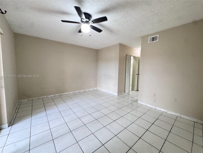 Photo - 10893 NW 7th St Unidad 22-27