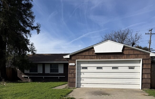 Building Photo - Home for Rent - 3 bedroom/2 bath Unit