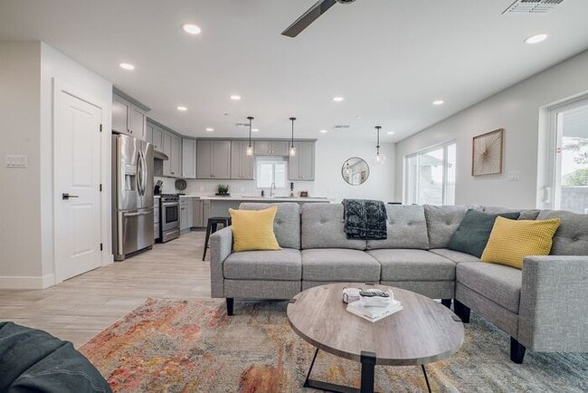 Building Photo - COMING SOON! NO HOA Heated Pool-Gorgeous 3bed/2bath Home in Old Town Scottsdale