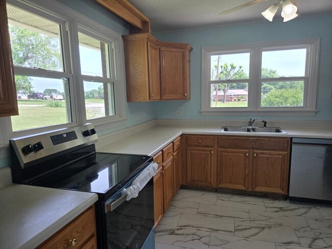 Photo - 507 Robinson Dr