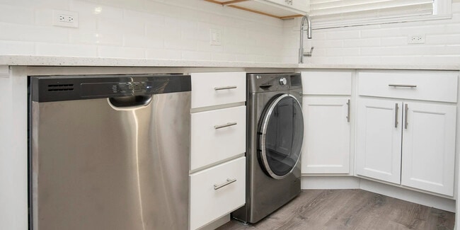 Building Photo - 319 Kedzie St Unit 327-2 Rental