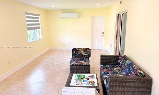 Building Photo - 10985 SW 138th St Unit 1 Rental