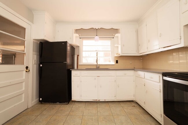 Photo - Charming Old Hickory Cottage with Vintage Character