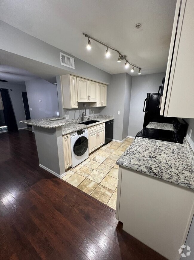 Building Photo - COMING SOON! ARBORS - Super Cute 2 bedroom... Rental