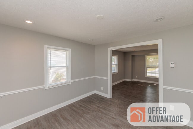 Photo - 376 E 215th St