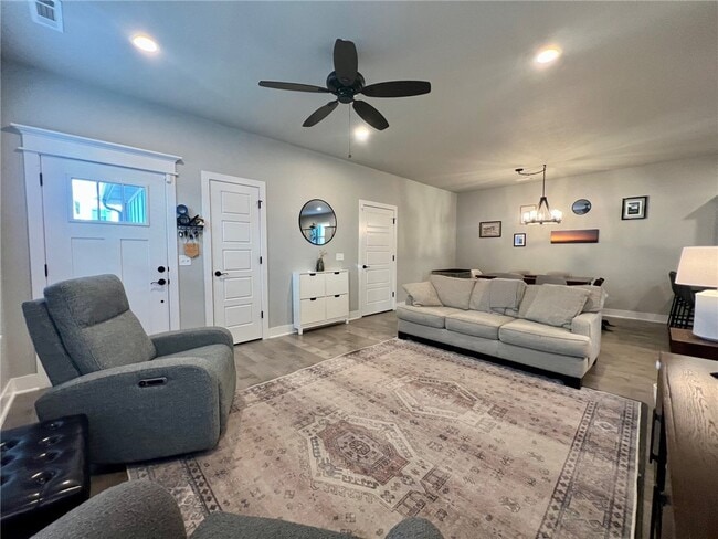 Photo - 1720 W Broadway Pl